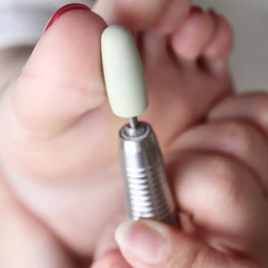 ベベドリルで施術中のイメージ写真