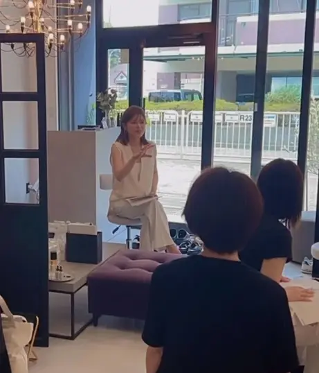 べべケアスパプロデューサー丸山美咲のセミナー中の写真